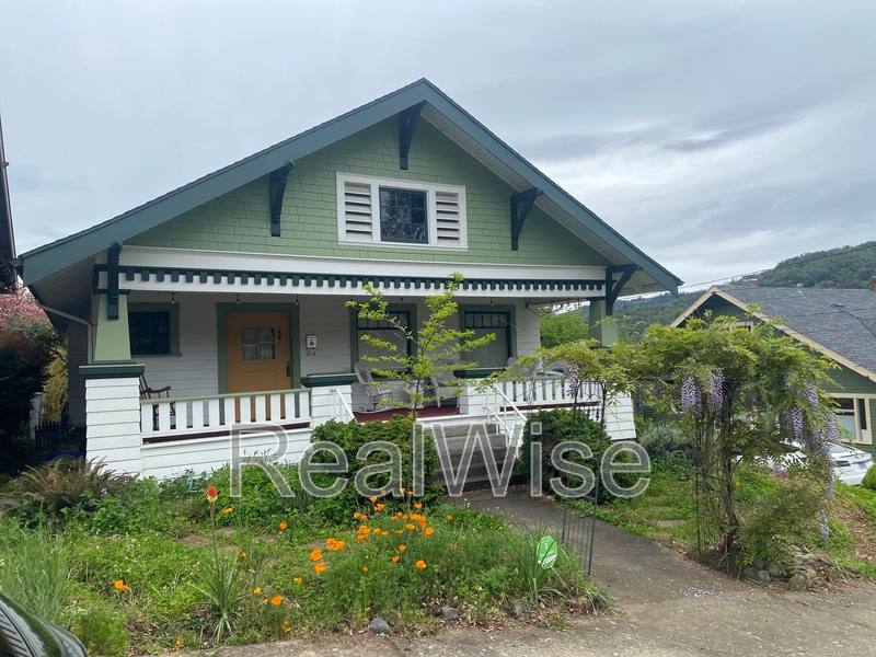 House for rent at 837 SE Blakeley Ave, Roseburg, OR 97470