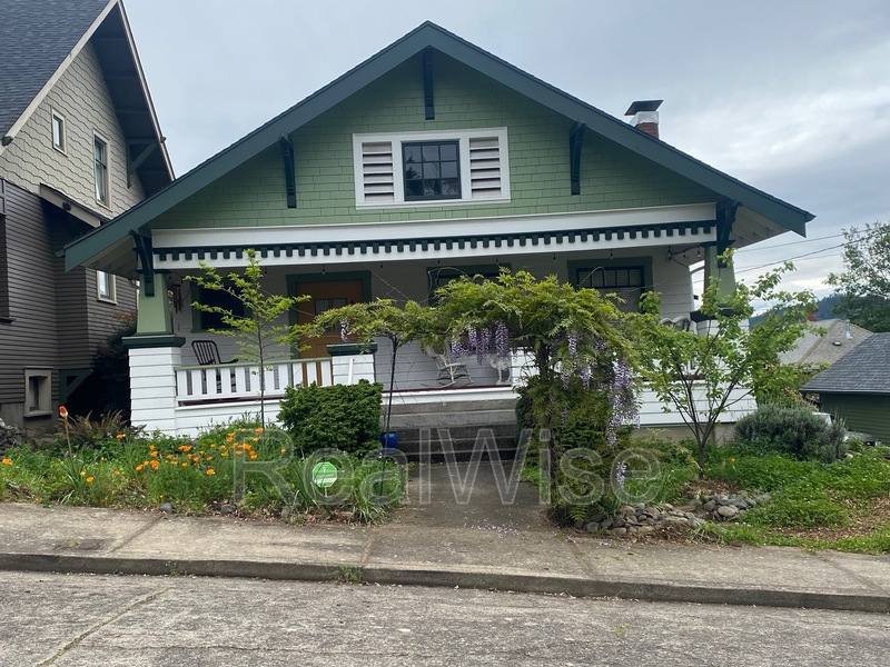 House for rent at 837 SE Blakeley Ave, Roseburg, OR 97470