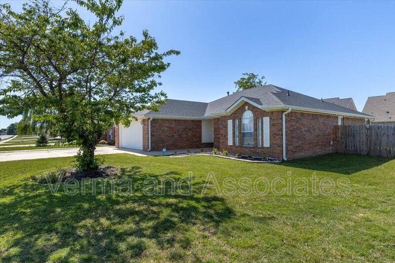 House for rent at 2409 SW 17th St, Bentonville, AR 72712