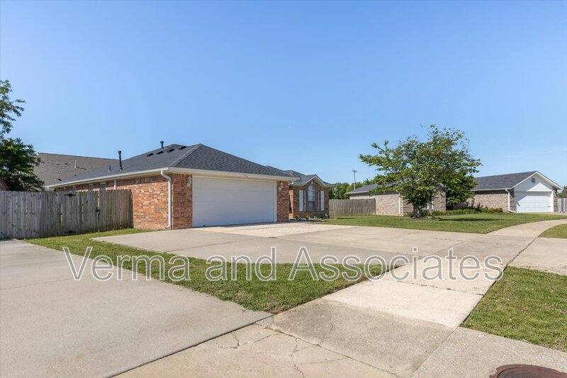 House for rent at 2409 SW 17th St, Bentonville, AR 72712