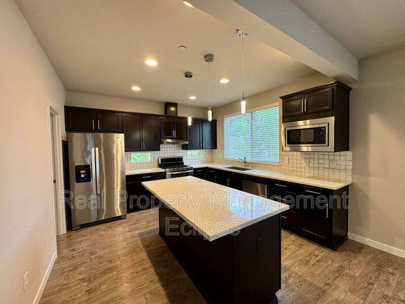 Apartment for rent at 729 112th St SW #B3, Everett, WA 98204
