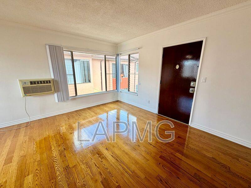 Apartment for rent at 5612 Harold Way #11, Los Angeles, CA 90028
