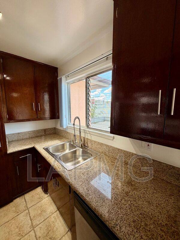 Apartment for rent at 5612 Harold Way #11, Los Angeles, CA 90028