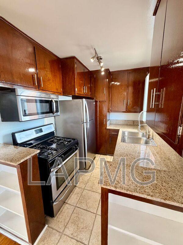 Apartment for rent at 5612 Harold Way #11, Los Angeles, CA 90028