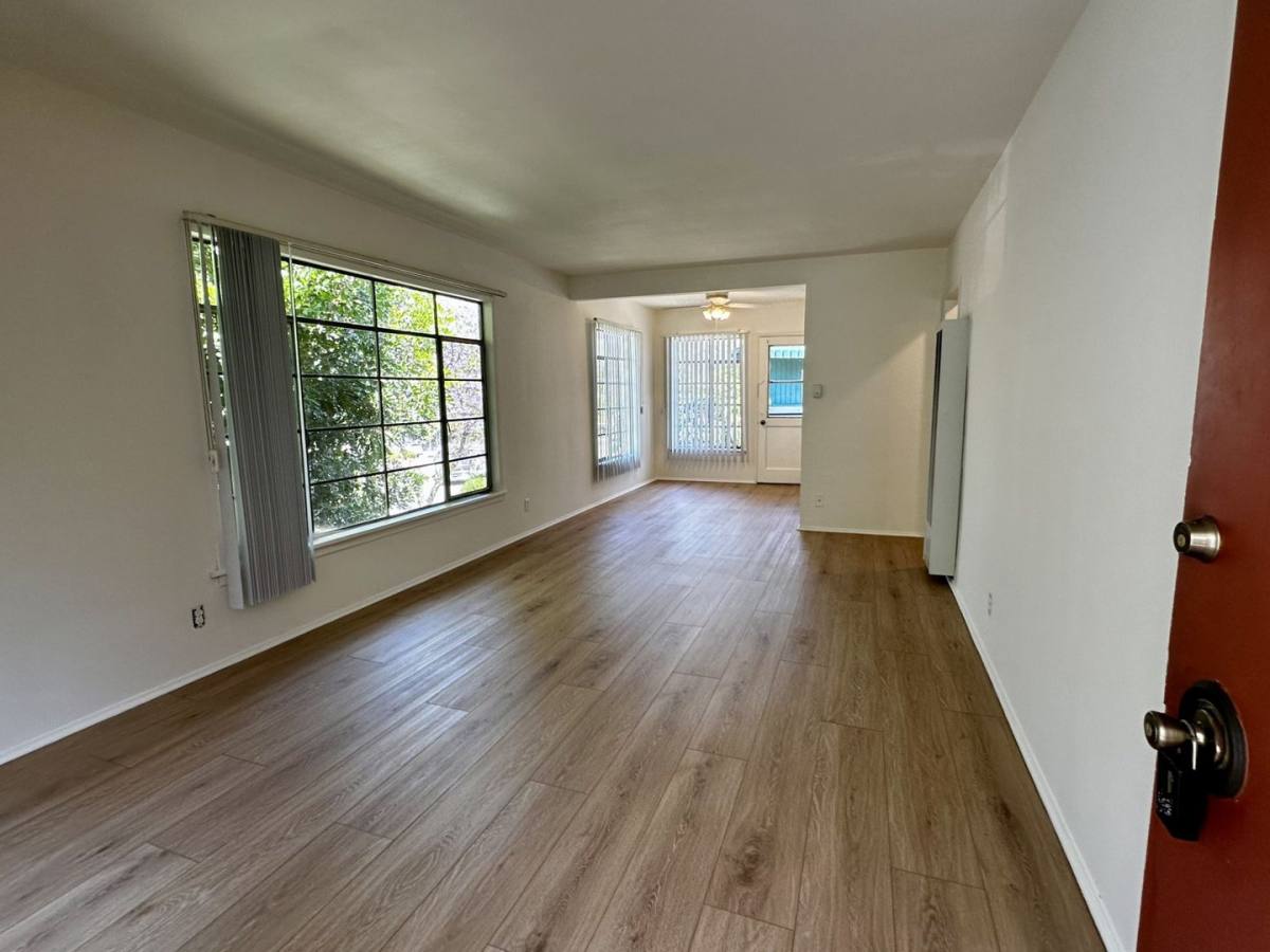 Apartment for rent at 340 N Isabel St, Glendale, CA 91206
