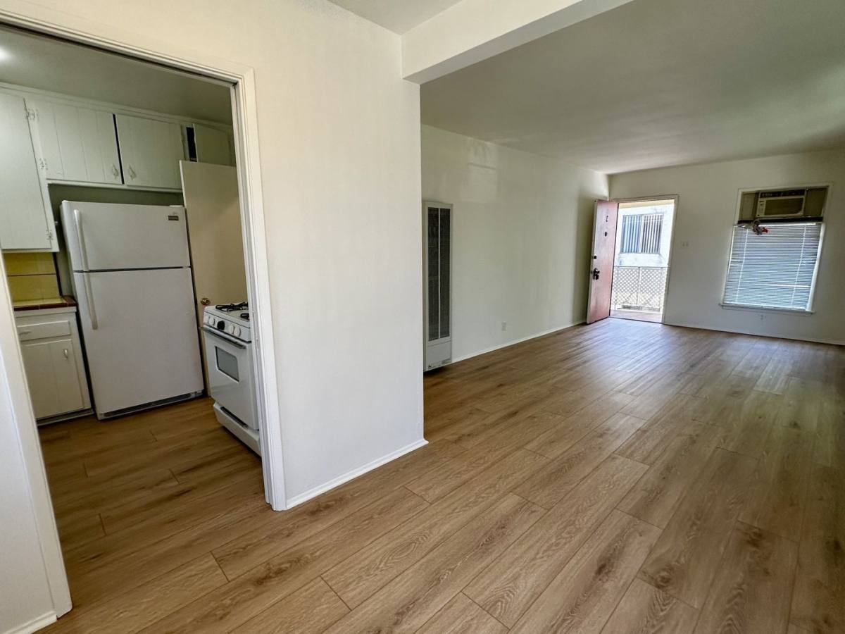 Apartment for rent at 340 N Isabel St, Glendale, CA 91206