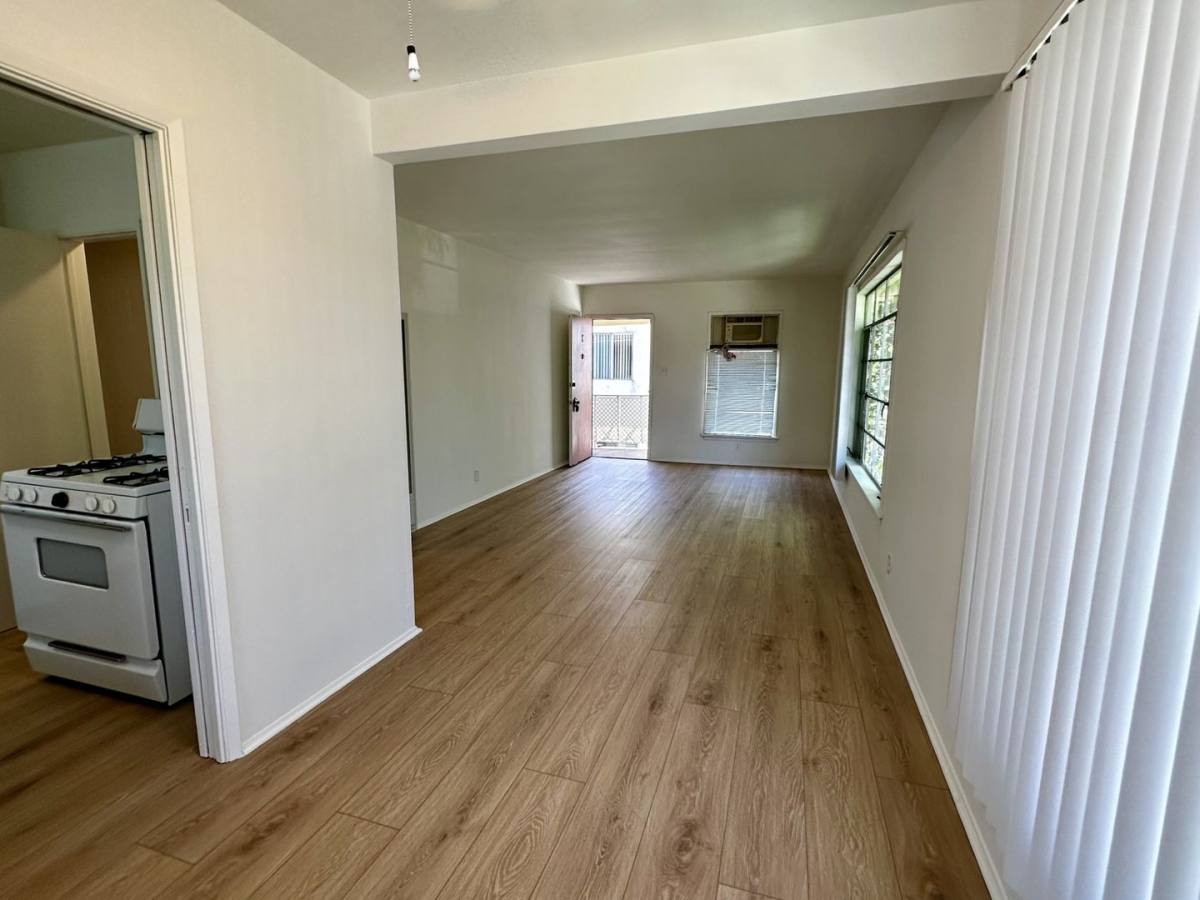Apartment for rent at 340 N Isabel St, Glendale, CA 91206