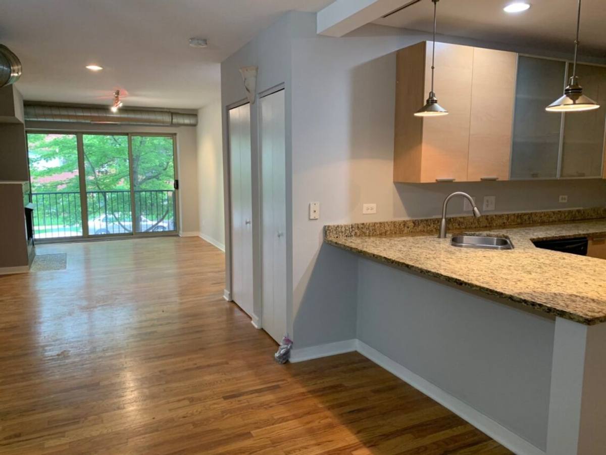 Apartment for rent at 2000 W Birchwood Ave, Chicago, IL 60645