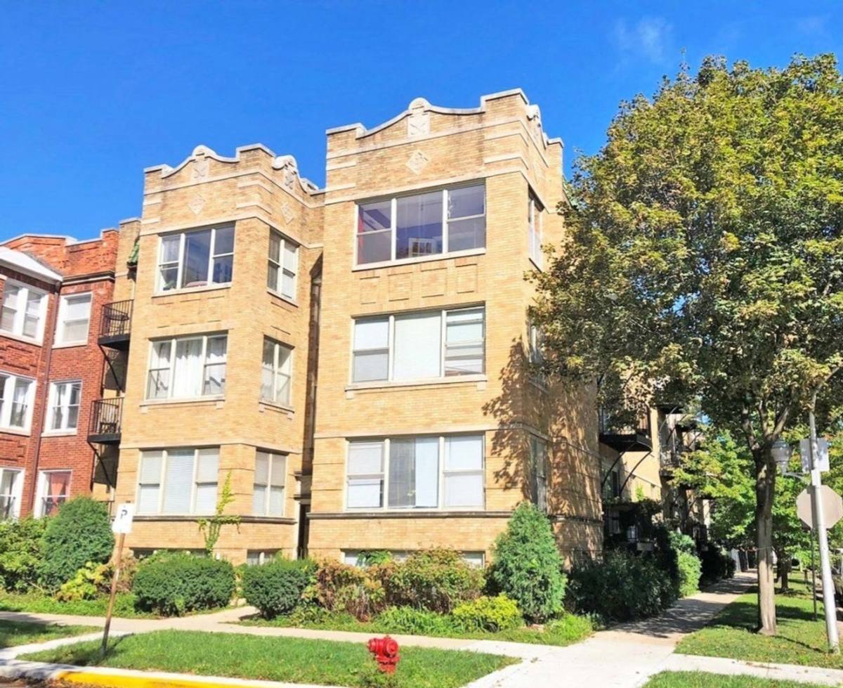 Apartment for rent at 2000 W Birchwood Ave, Chicago, IL 60645