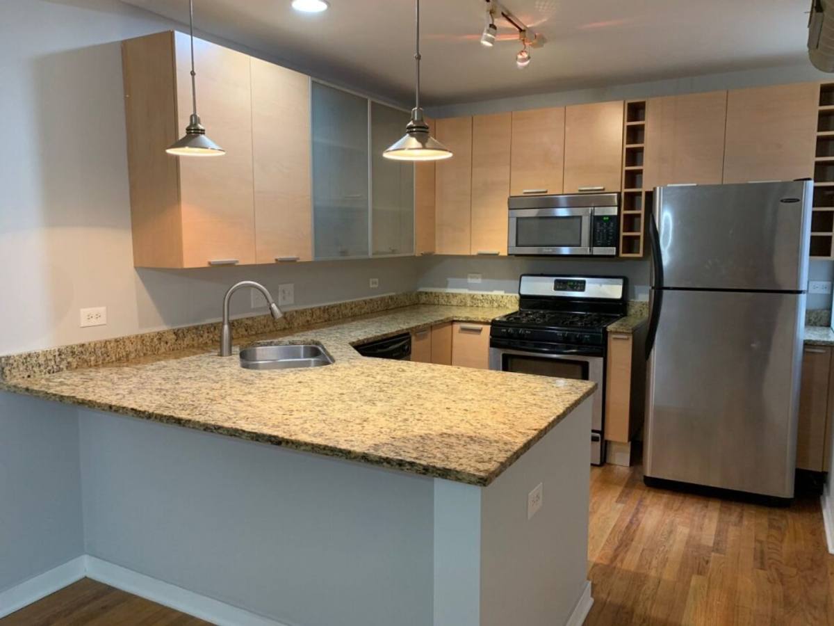 Apartment for rent at 2000 W Birchwood Ave, Chicago, IL 60645
