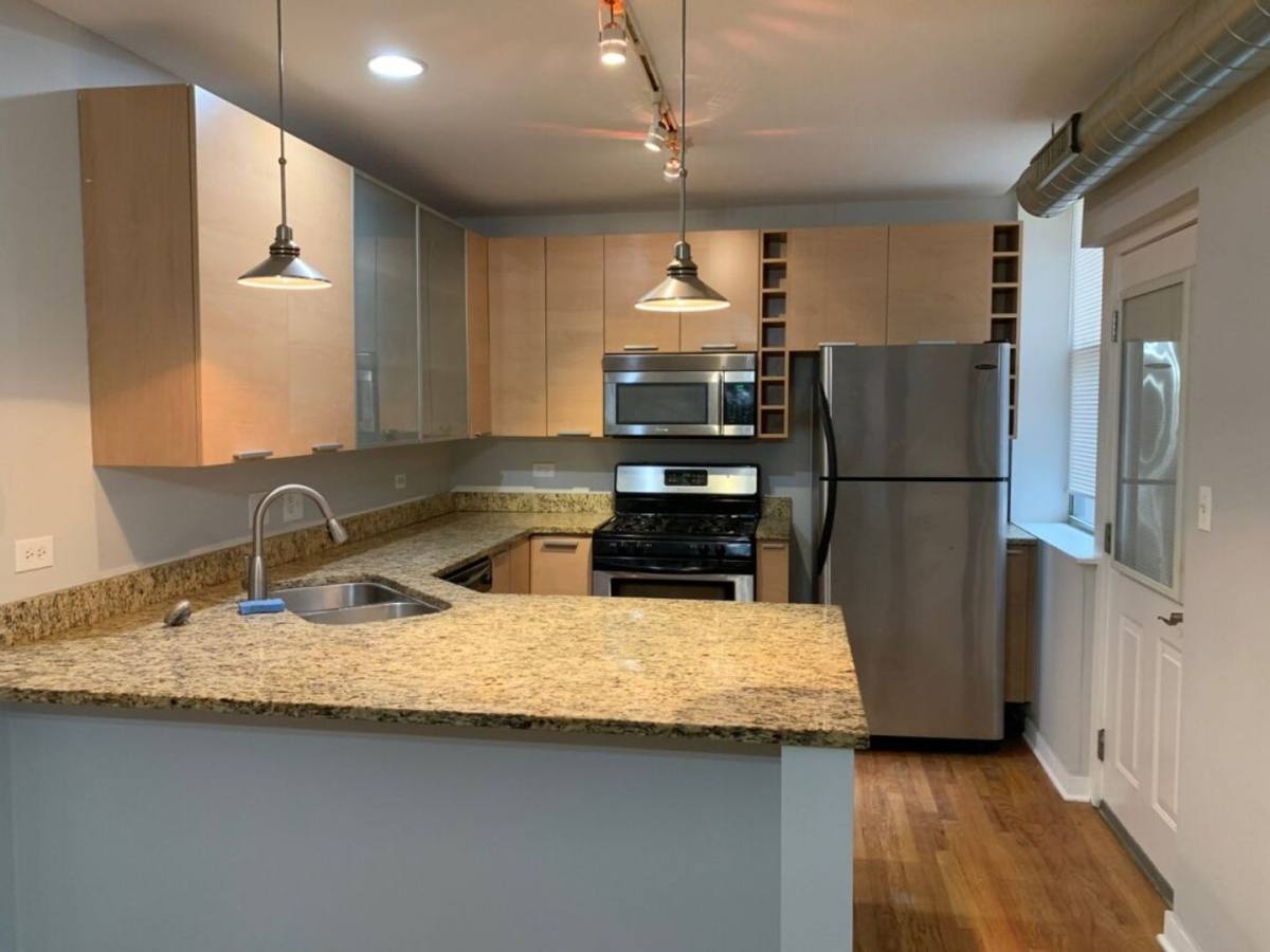 Apartment for rent at 2000 W Birchwood Ave, Chicago, IL 60645