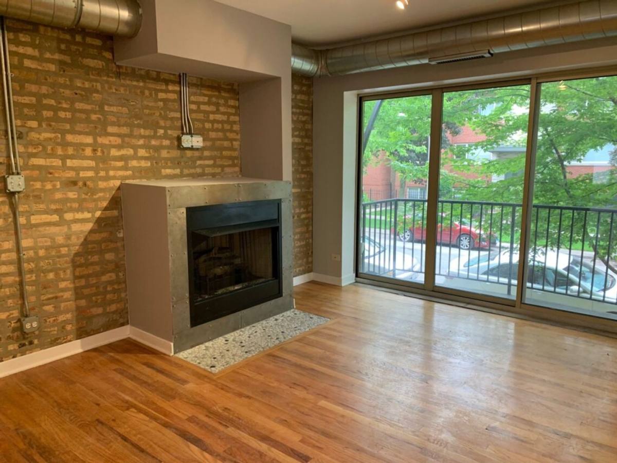 Apartment for rent at 2000 W Birchwood Ave, Chicago, IL 60645