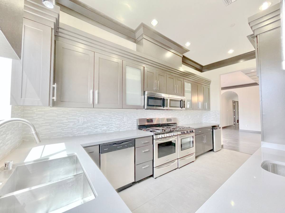 Apartment for rent at 1110 Glenville Dr, Los Angeles, CA 90035