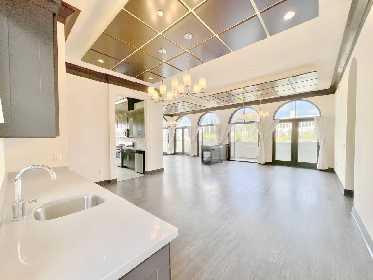 Apartment for rent at 1110 Glenville Dr, Los Angeles, CA 90035