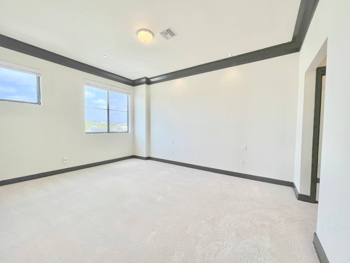 Apartment for rent at 1110 Glenville Dr, Los Angeles, CA 90035