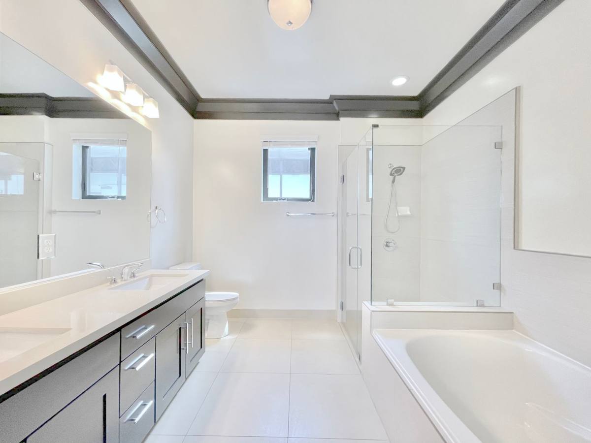 Apartment for rent at 1110 Glenville Dr, Los Angeles, CA 90035