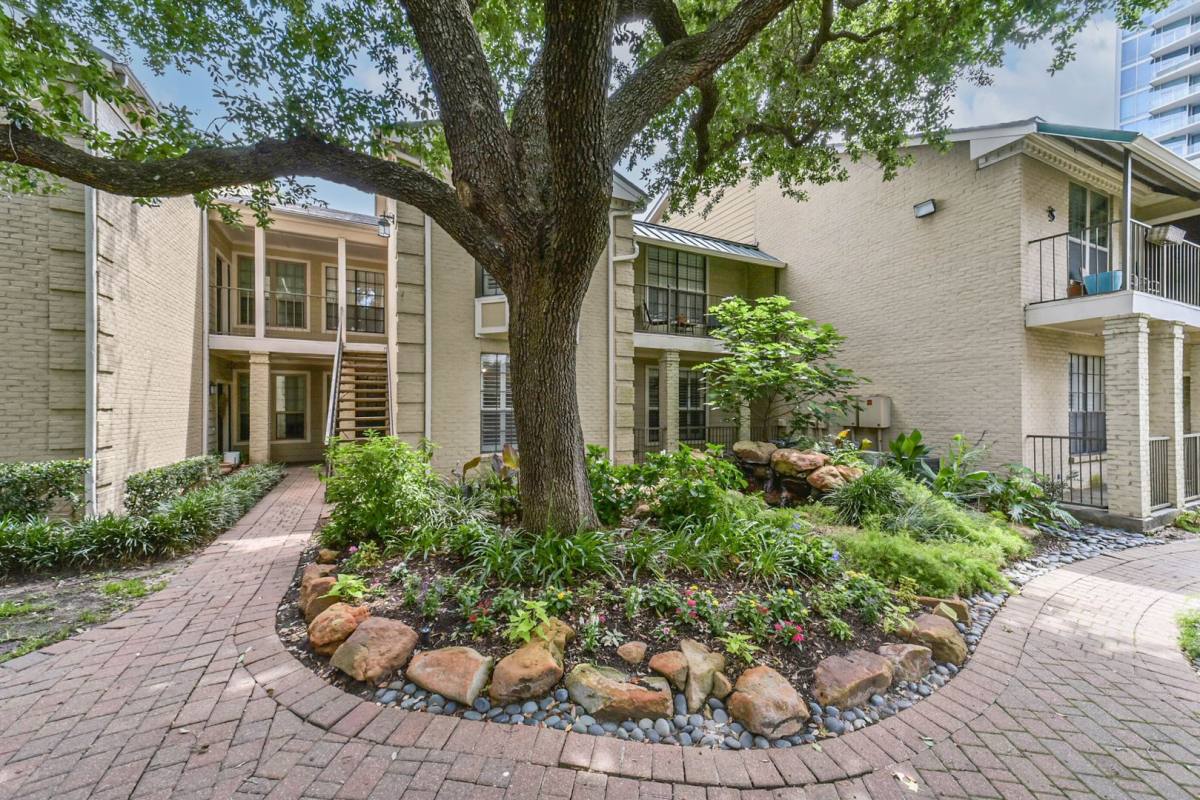 Condo for rent at 2700 Revere St, Houston, TX 77098
