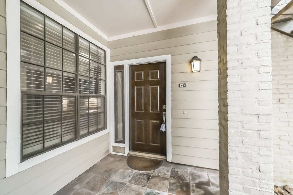 Condo for rent at 2700 Revere St, Houston, TX 77098