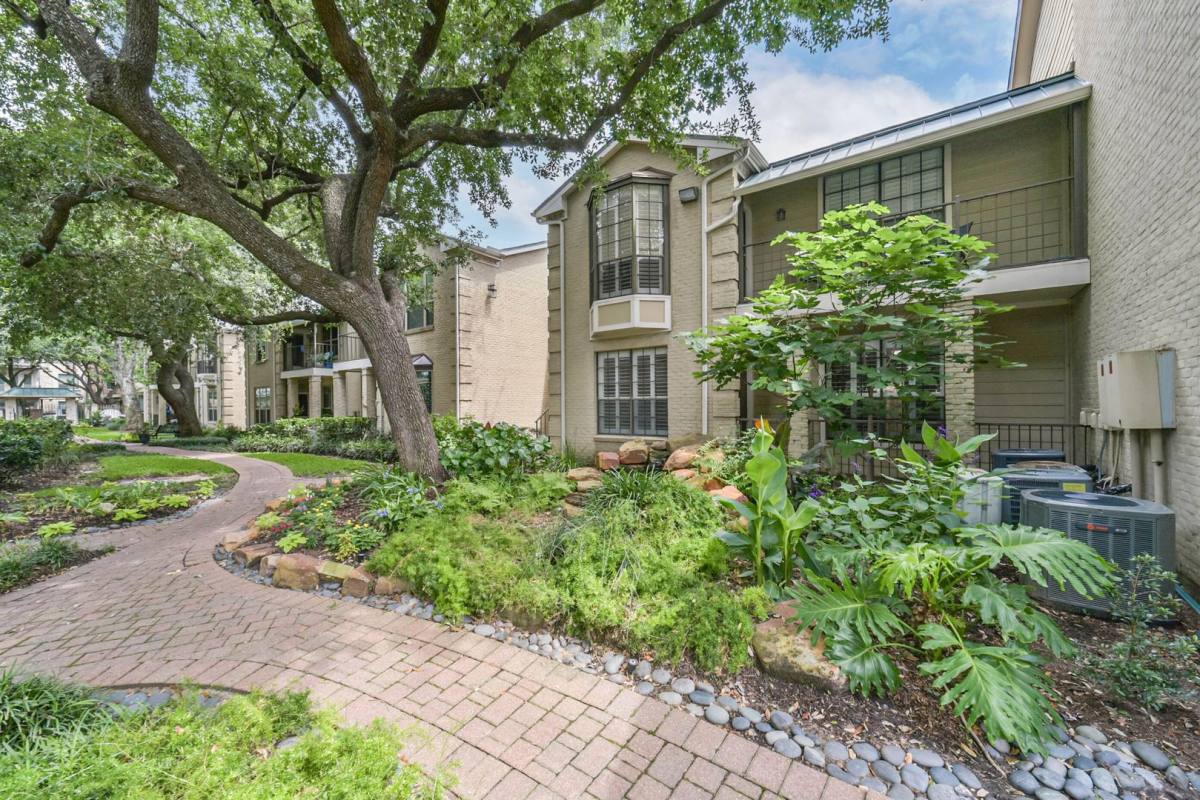 Condo for rent at 2700 Revere St, Houston, TX 77098