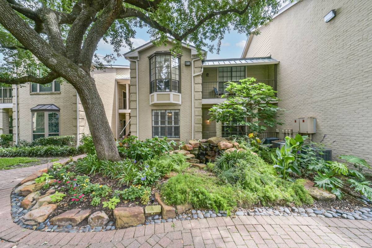 Condo for rent at 2700 Revere St, Houston, TX 77098