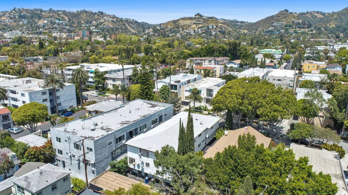 Apartment for rent at 7634 Hampton Ave, Los Angeles, CA 90046
