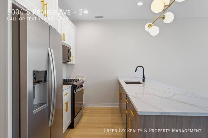 Apartment for rent at 5004 S Prairie Ave #2, Chicago, IL 60615