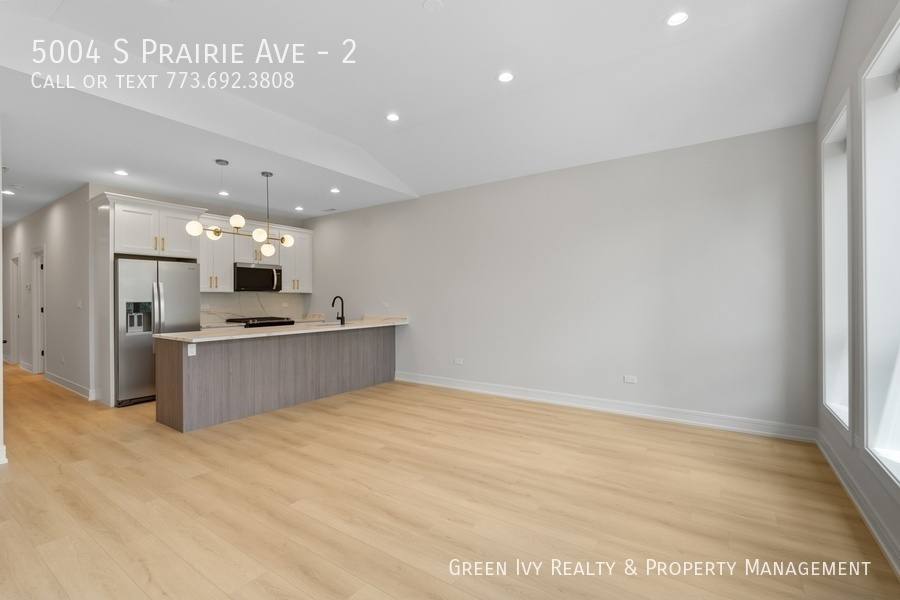 Apartment for rent at 5004 S Prairie Ave #2, Chicago, IL 60615