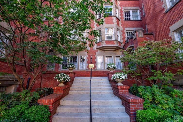 Apartment for rent at 117 NW Trinity Place, Portland, OR 97209