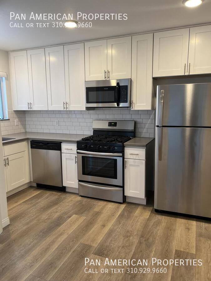 Apartment for rent at 2430 Naomi St #210, Burbank, CA 91504