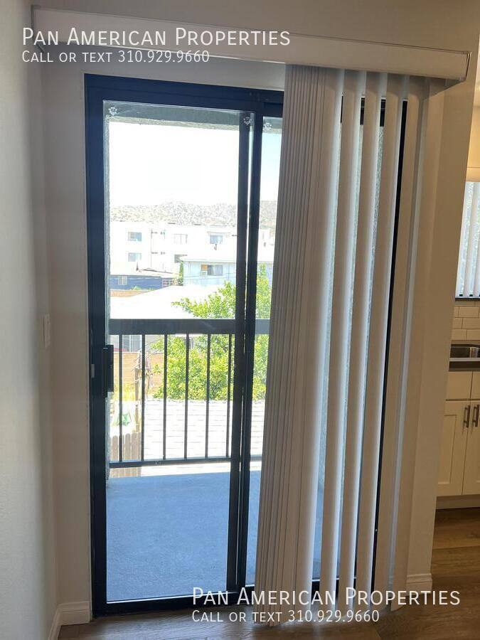 Apartment for rent at 2430 Naomi St #210, Burbank, CA 91504