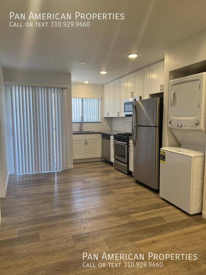 Apartment for rent at 2430 Naomi St #210, Burbank, CA 91504