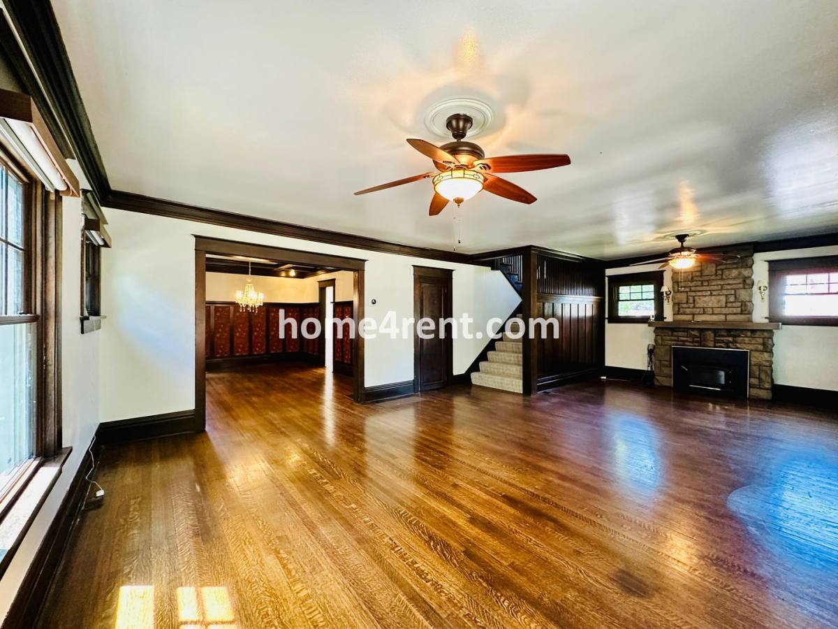 House for rent at 641 W 39th Terrace, Kansas City, MO 64111