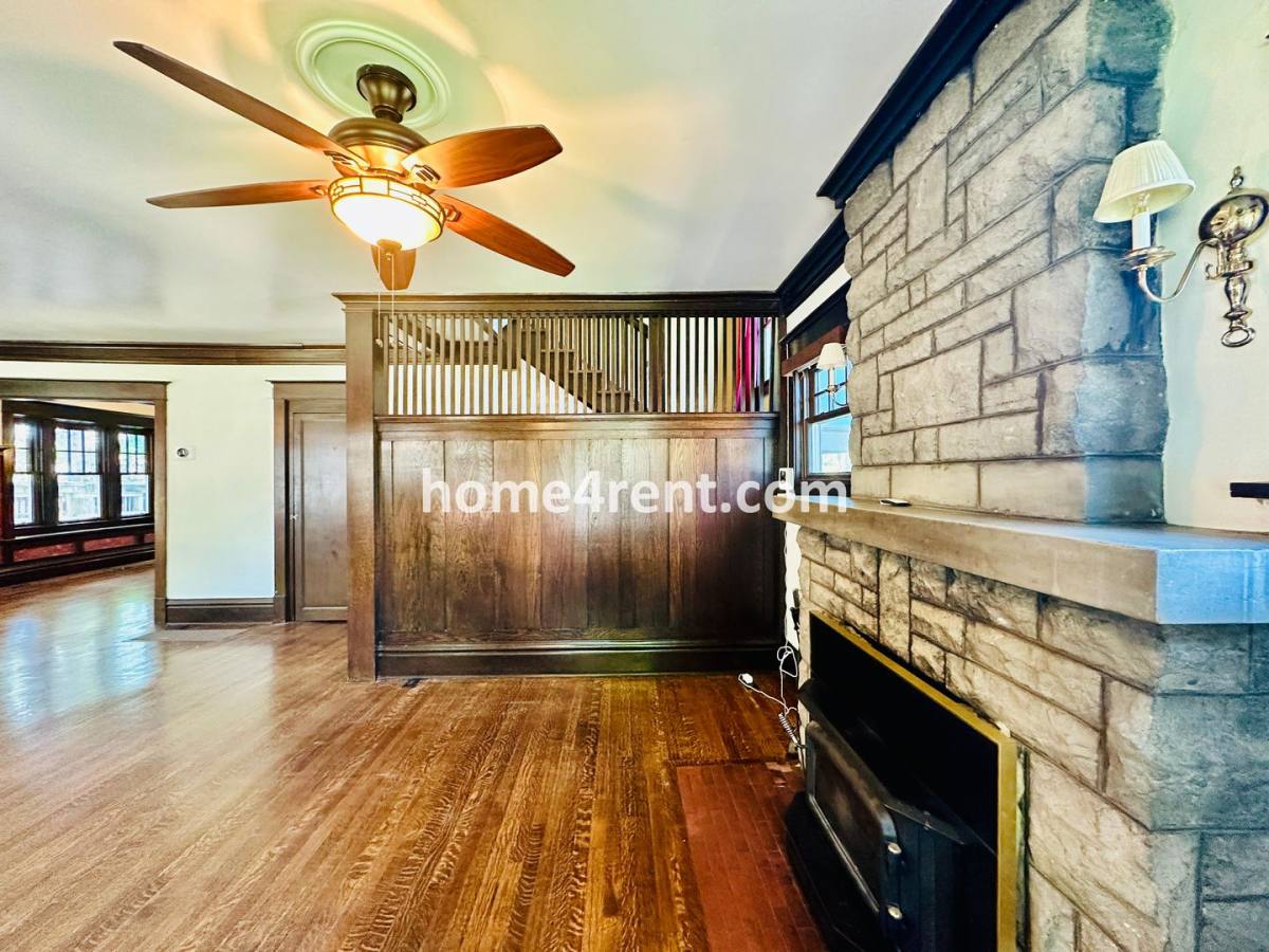 House for rent at 641 W 39th Terrace, Kansas City, MO 64111