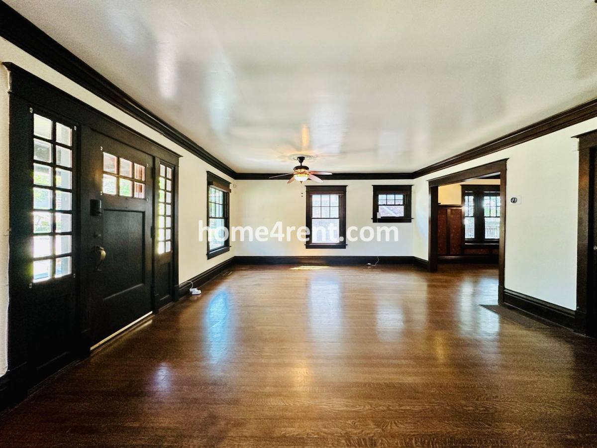 House for rent at 641 W 39th Terrace, Kansas City, MO 64111