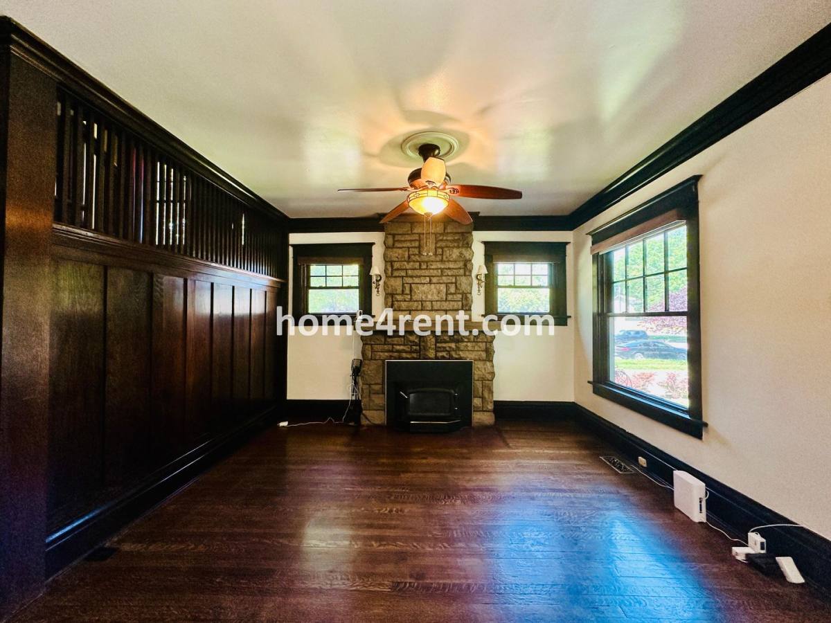 House for rent at 641 W 39th Terrace, Kansas City, MO 64111