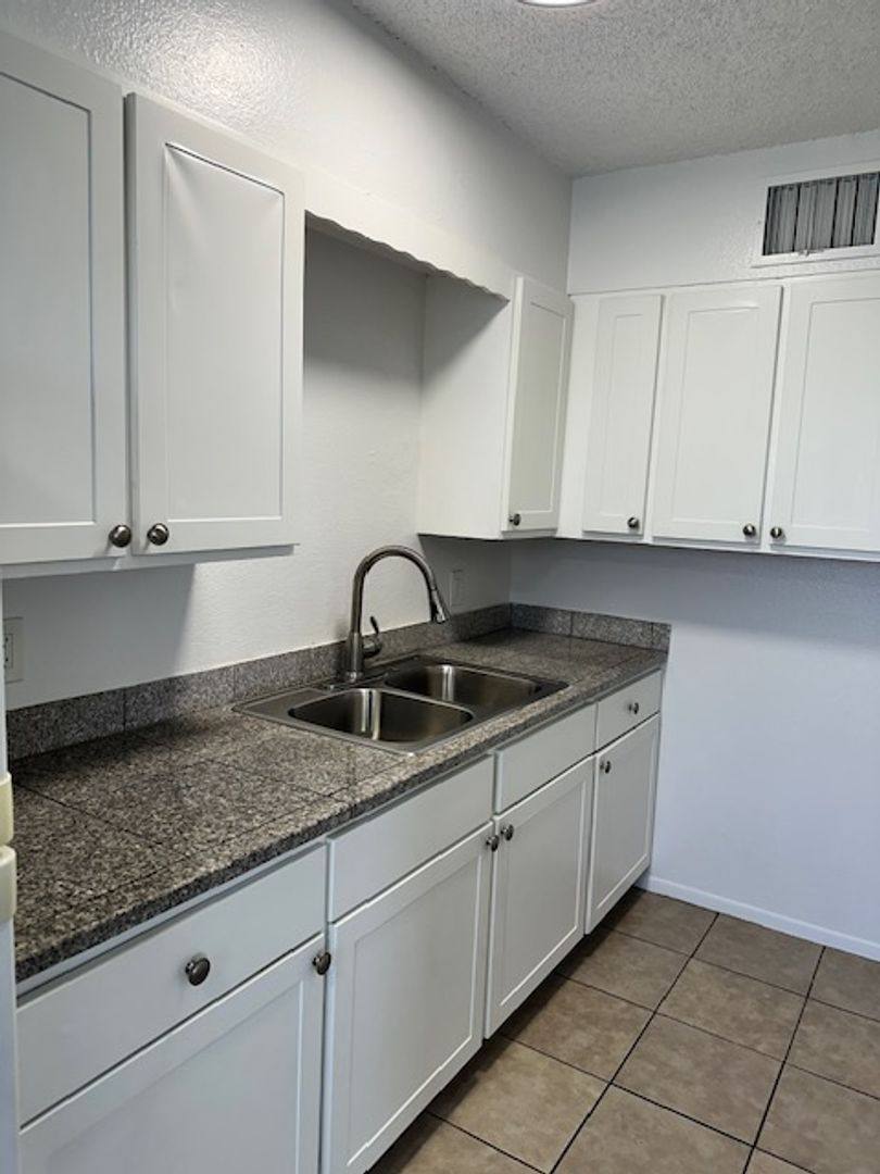 Apartment for rent at 2525 N 52nd St, Phoenix, AZ 85008