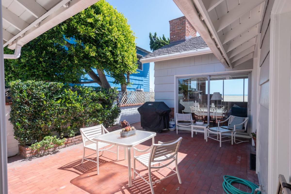 House for rent at 2124 E Oceanfront, Newport Beach, CA 92661
