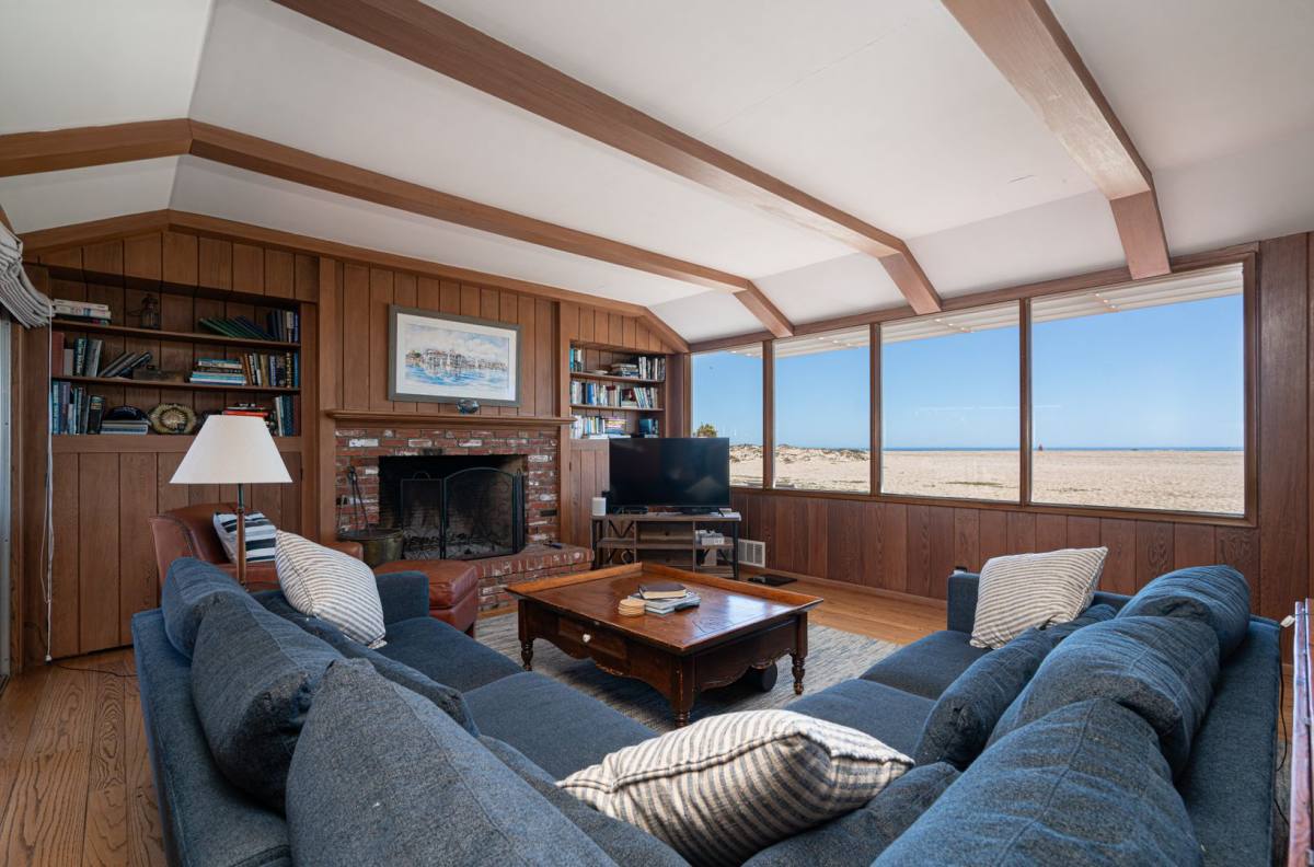 House for rent at 2124 E Oceanfront, Newport Beach, CA 92661
