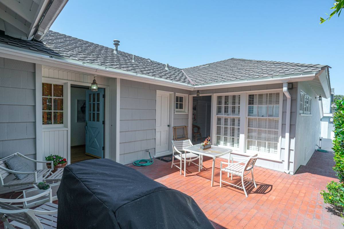 House for rent at 2124 E Oceanfront, Newport Beach, CA 92661