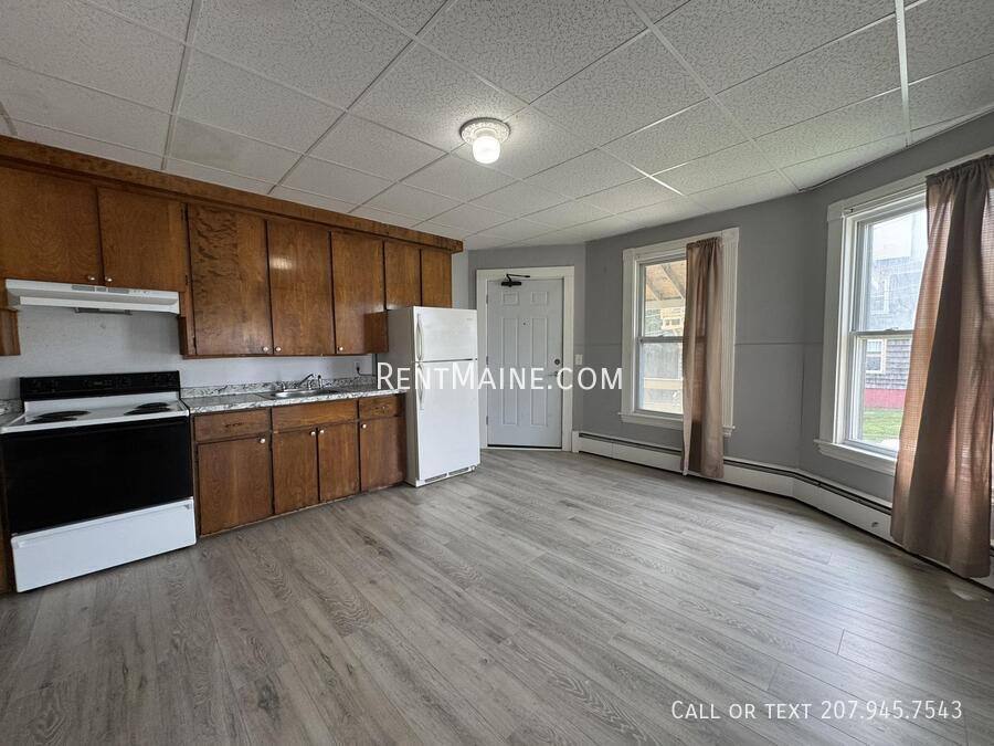 Apartment for rent at 131 College Ave #1, Waterville, ME 04901