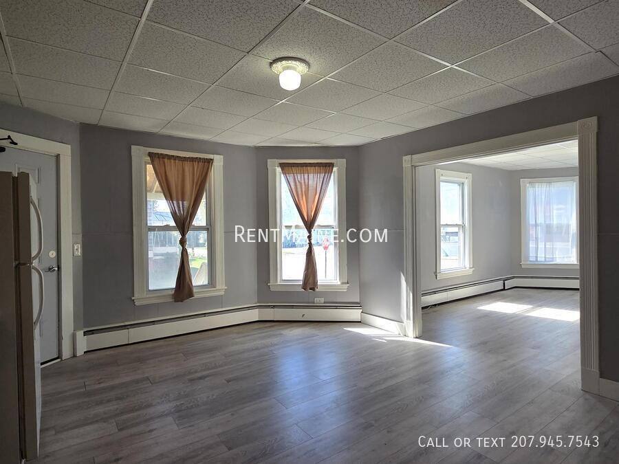 Apartment for rent at 131 College Ave #1, Waterville, ME 04901