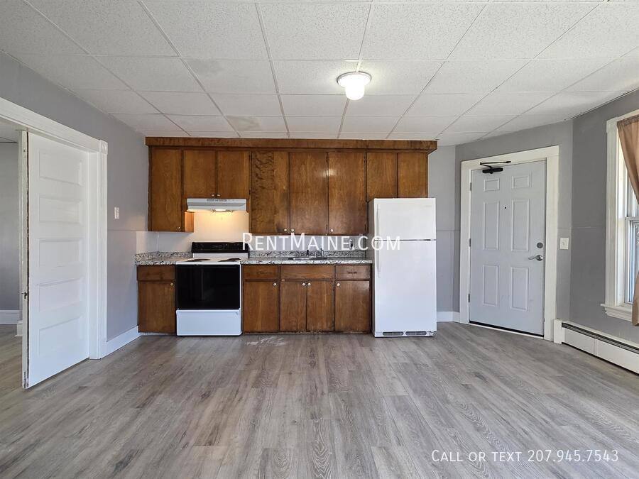 Apartment for rent at 131 College Ave #1, Waterville, ME 04901