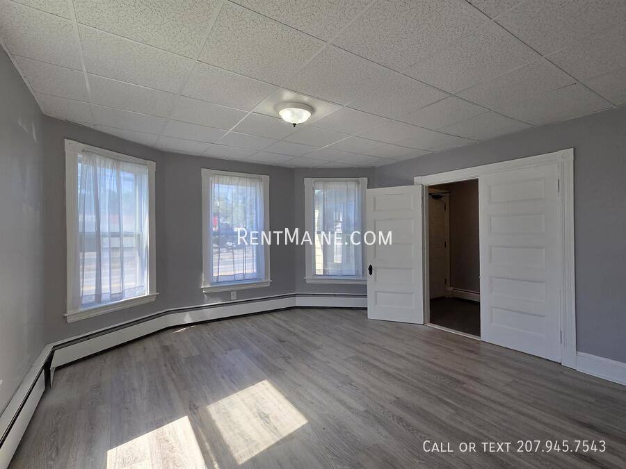 Apartment for rent at 131 College Ave #1, Waterville, ME 04901