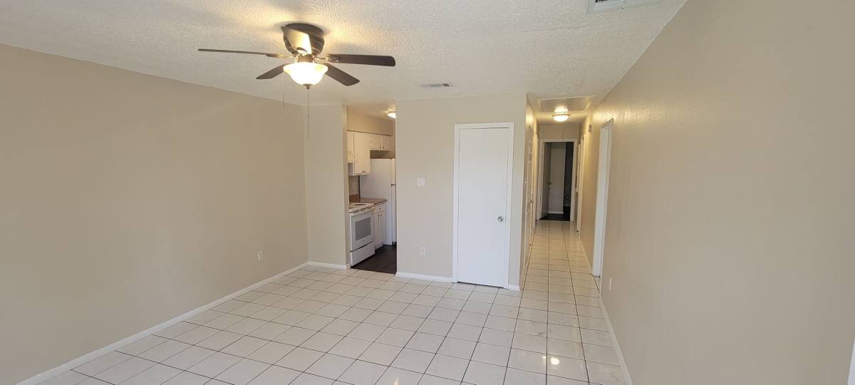 Apartment for rent at 3019 Aspin Dr, Harvey, LA 70058