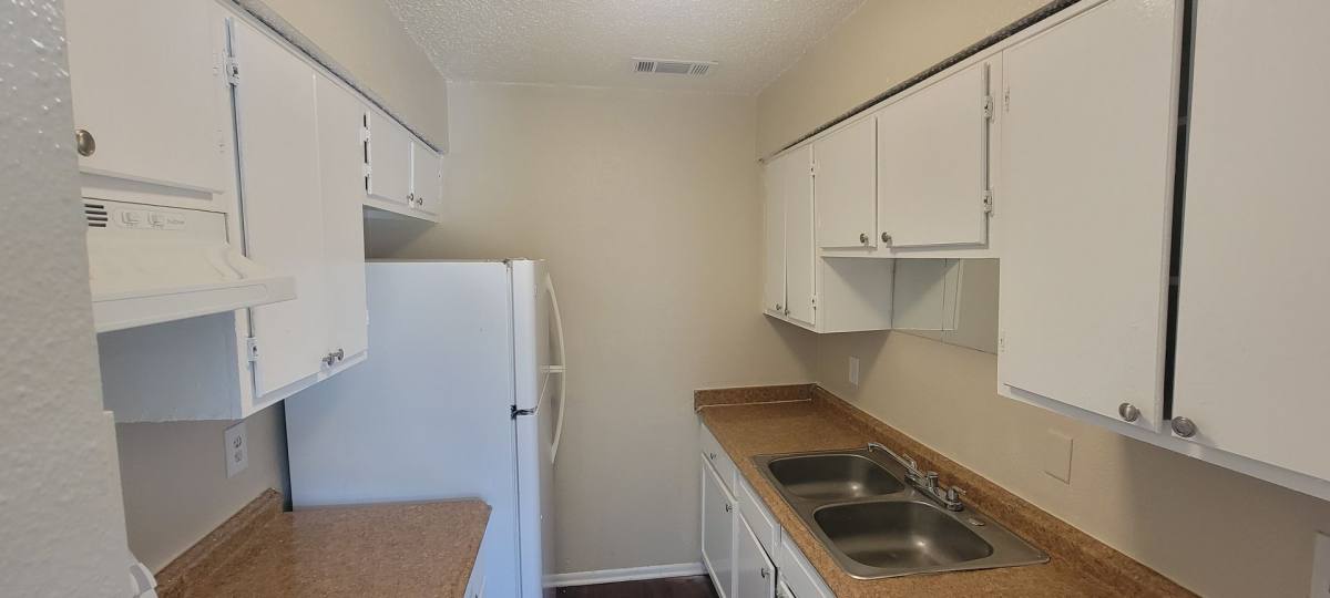 Apartment for rent at 3019 Aspin Dr, Harvey, LA 70058