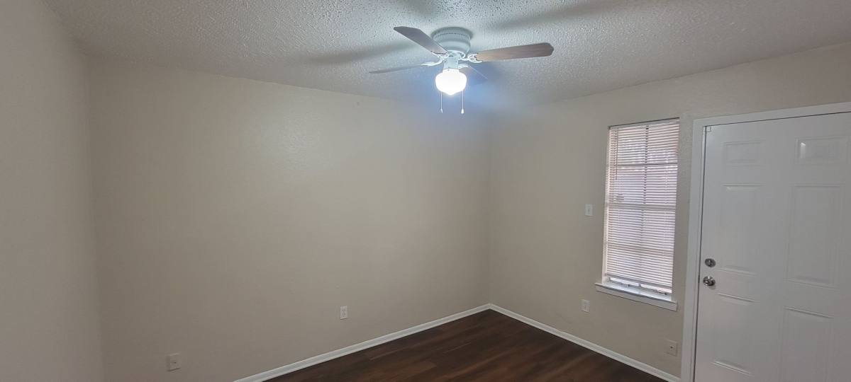 Apartment for rent at 3019 Aspin Dr, Harvey, LA 70058