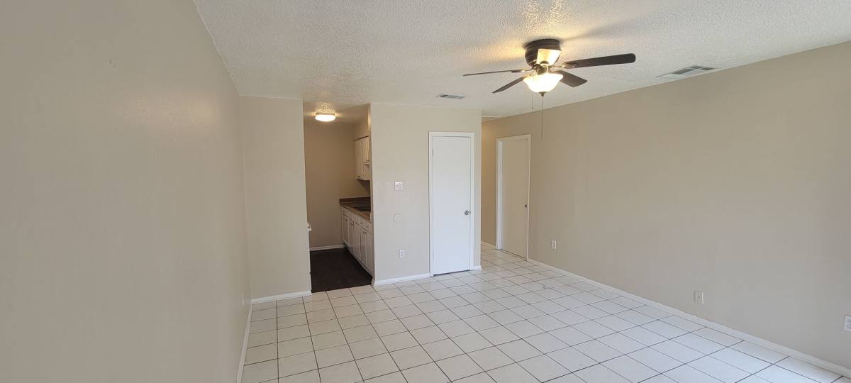 Apartment for rent at 3019 Aspin Dr, Harvey, LA 70058