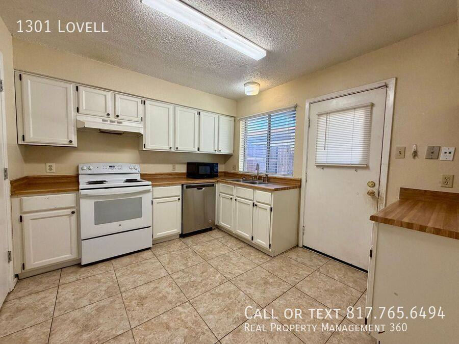 House for rent at 1301 Lovell Dr, Arlington, TX 76012