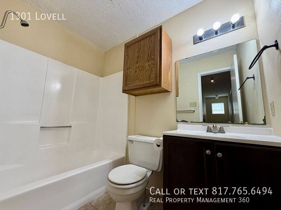 House for rent at 1301 Lovell Dr, Arlington, TX 76012