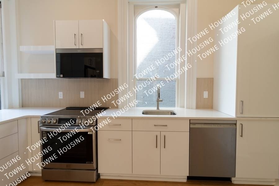 Apartment for rent at 17 N Pearl St #2, Buffalo, NY 14202